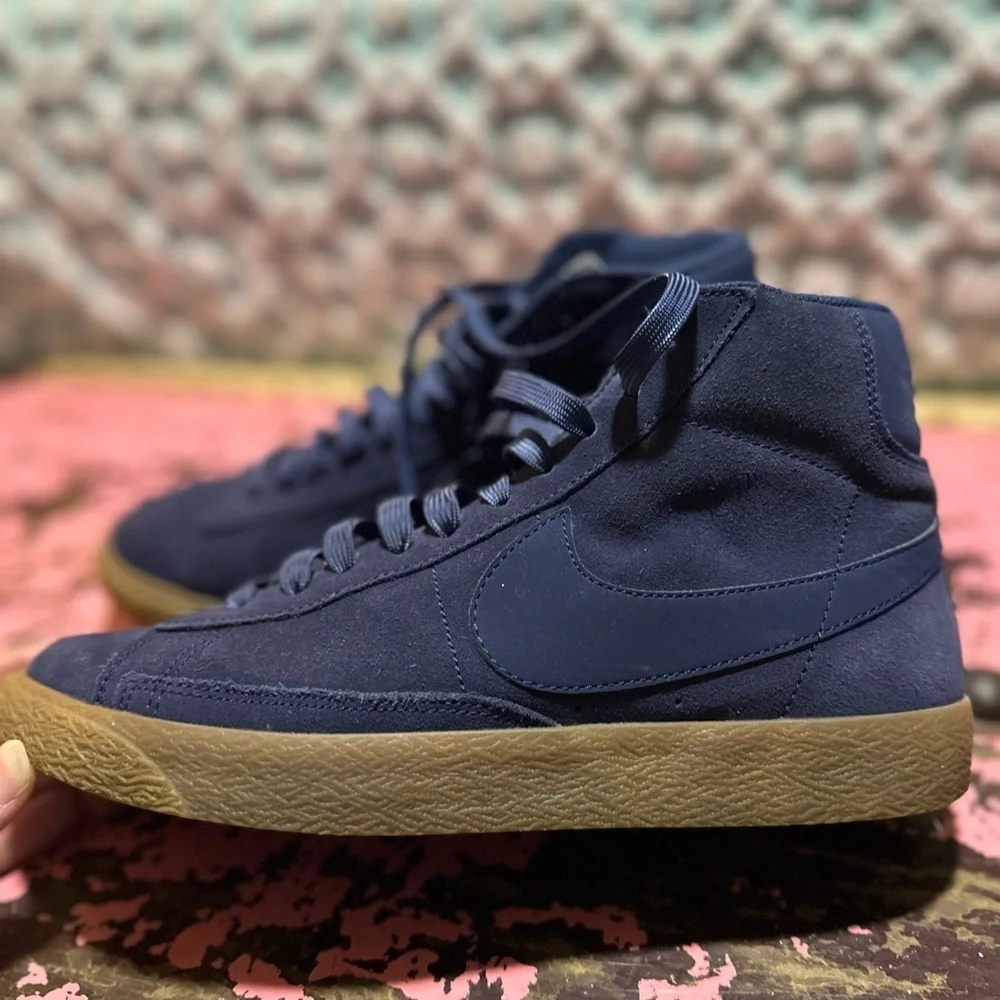 NIKE Navy Suede and Gum Hi Tops Sz 7